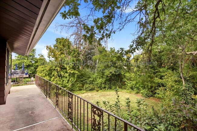 Building Photo - 5070 Doren Dr