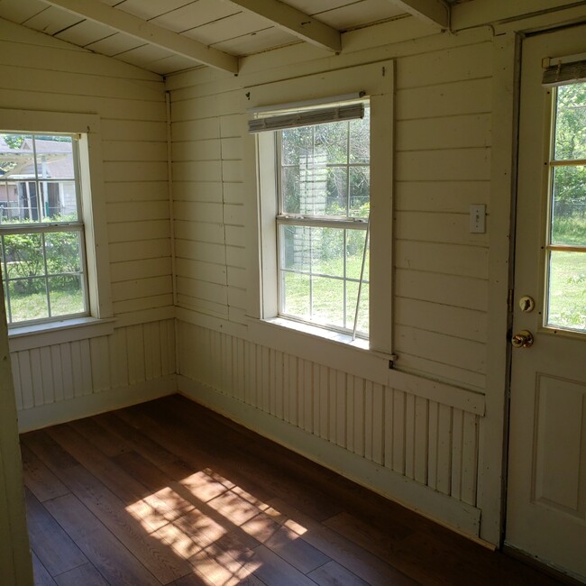 Laundry Room - 1209 Howard St