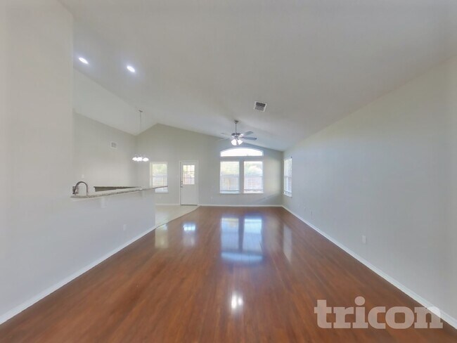 Building Photo - 347 Foster Ln