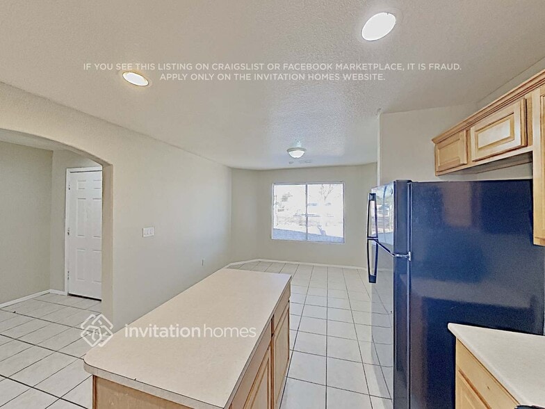 Building Photo - 2527 E Wier Ave