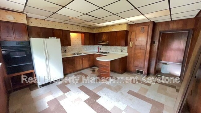 Primary Photo - 121 Cutler St