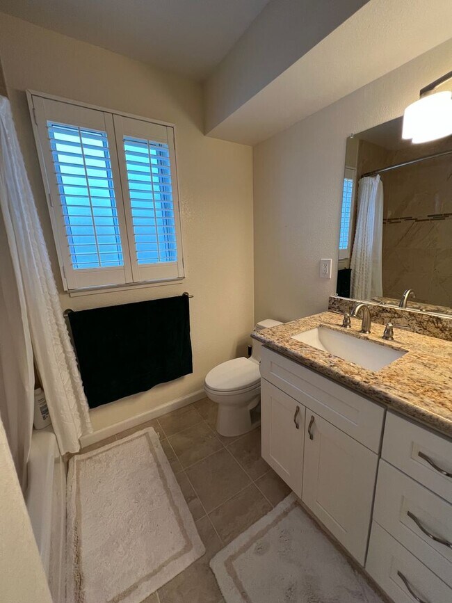 Building Photo - 2740 Ptarmigan Dr