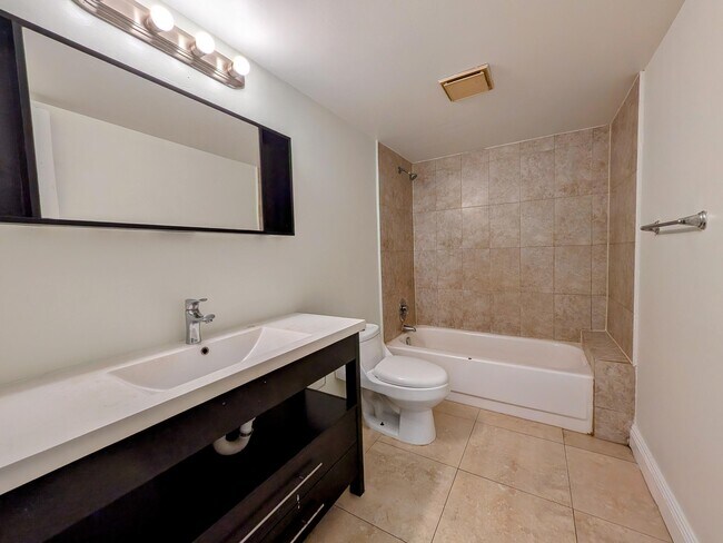 Building Photo - 3119 Oakland Shores Dr