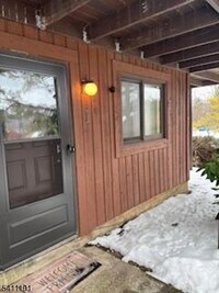 Building Photo - 12 Stonehill Dr