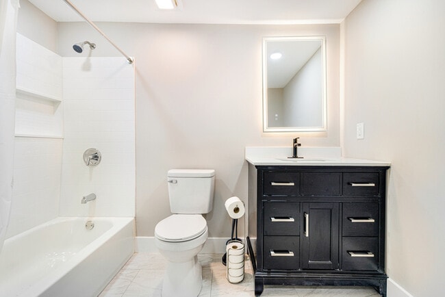 Building Photo - Englewood Padsplit Co-living Affordable Housing