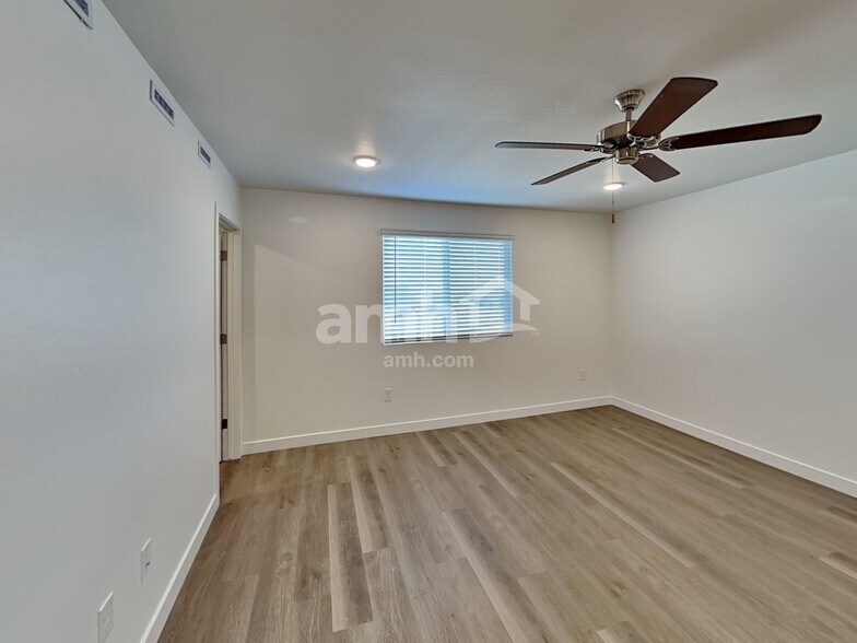 Building Photo - 4621 S 97th Dr