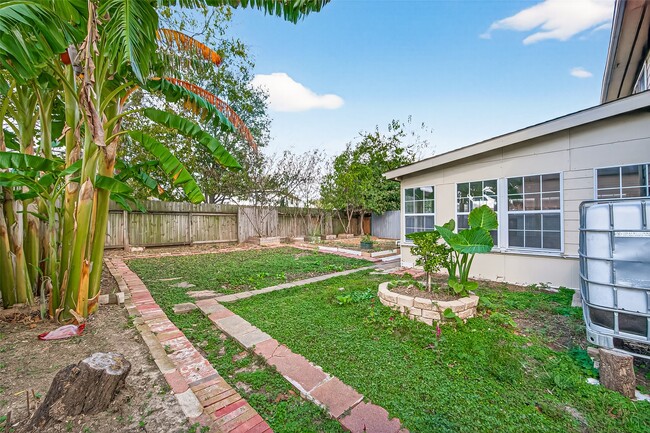 Building Photo - 8427 Brickhaven Ln