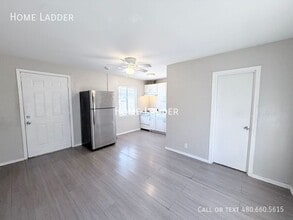 Building Photo - 927 S 35th Ave