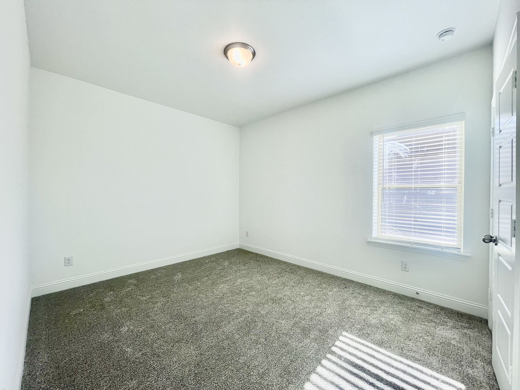 Building Photo - 16643 Chadwell Dr