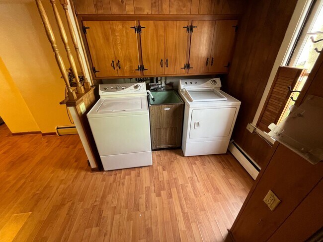 Building Photo - 5606/5610 Badger Court