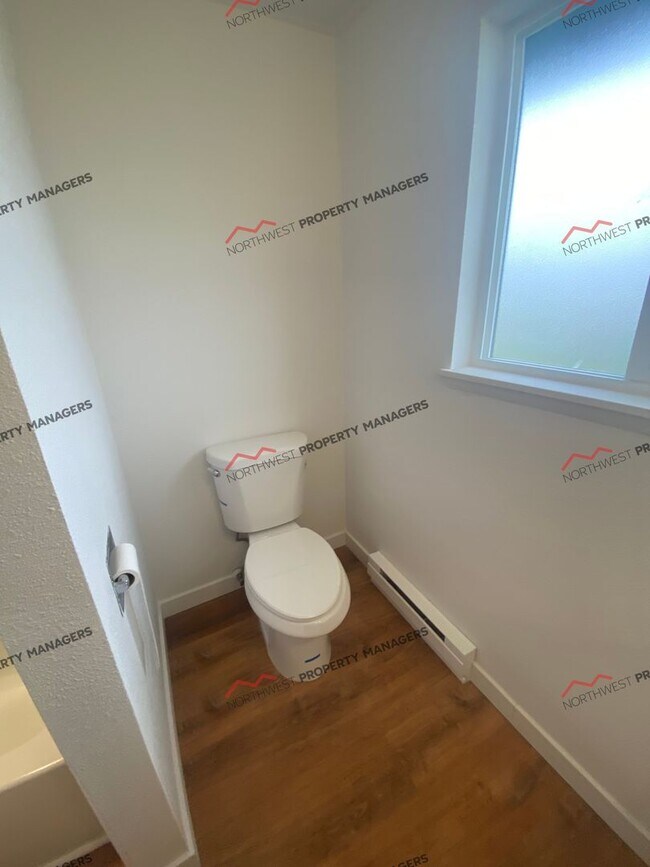 Building Photo - R19B