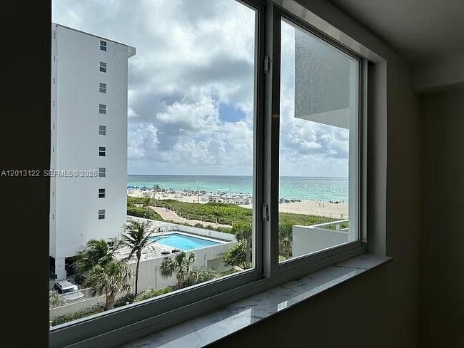 Building Photo - 345 Ocean Dr