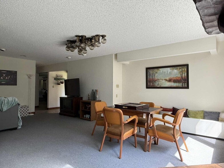 shared TV and game area - 123 Hardy St