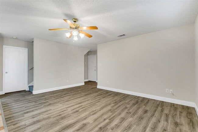 Building Photo - 8105 Flowertree Dr