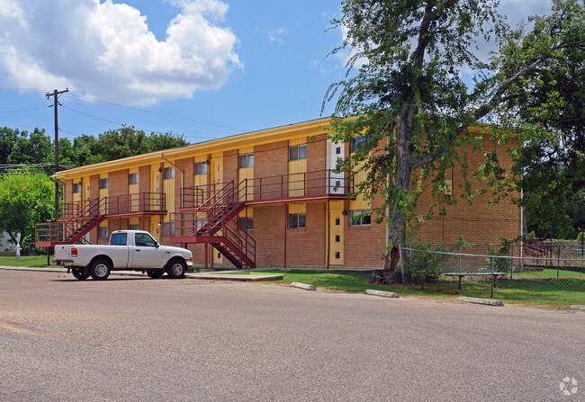 Primary Photo - Summer Park Apartments