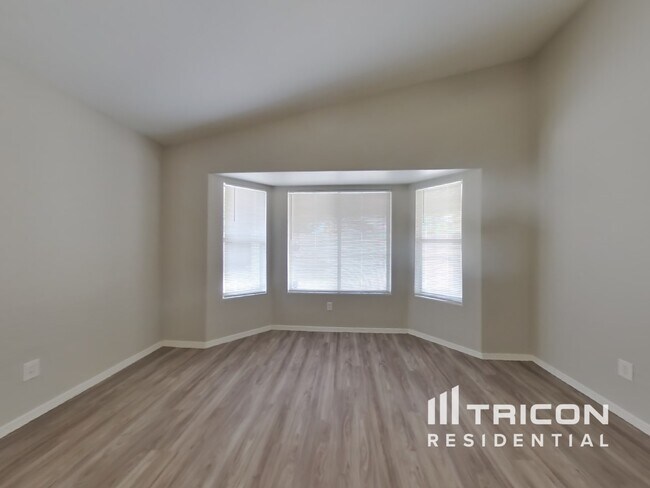 Building Photo - 7928 W Gibson Ln