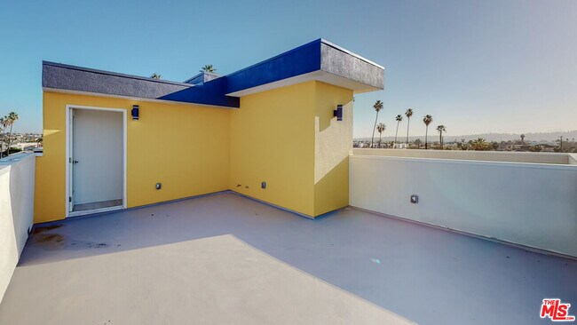 Building Photo - 1509 Cloverdale Ave