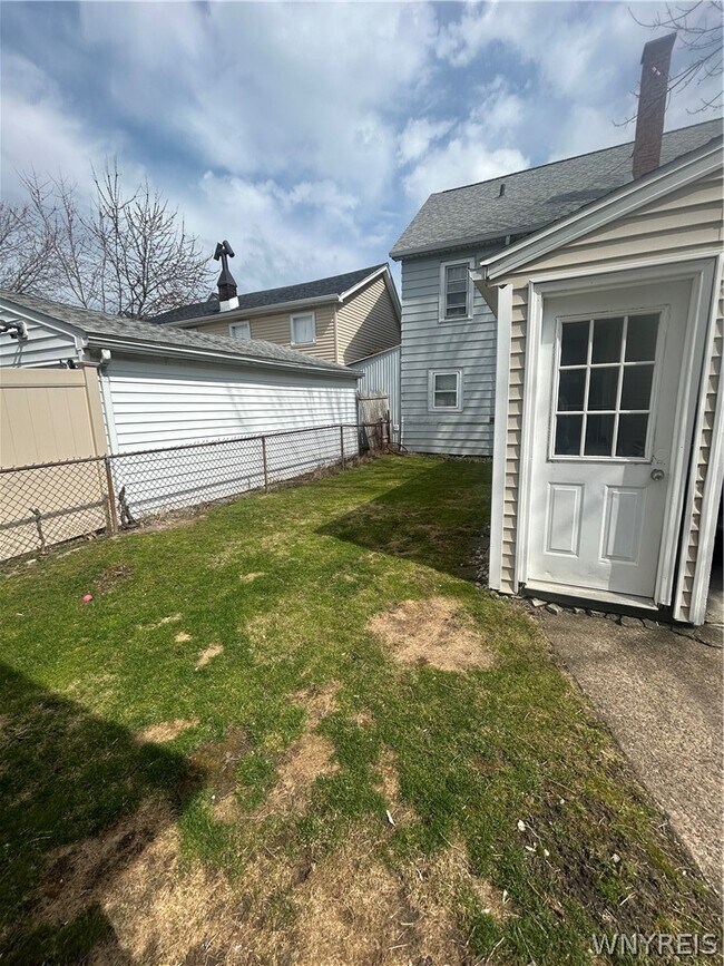 Building Photo - 41 Page St