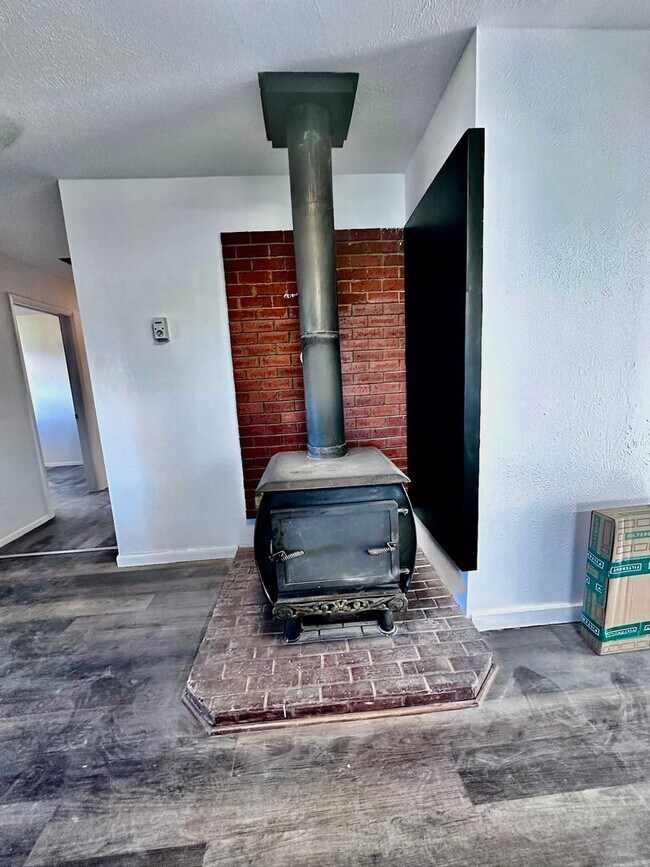 Building Photo - 1743 Burton St