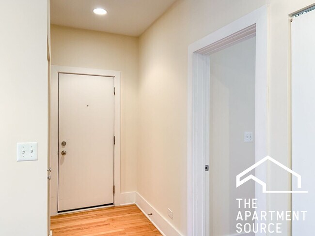 Building Photo - 3453 N Wolcott Ave