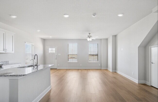 Building Photo - "Charming 3-Bedroom Duplex in San Antonio with Granite Elegance!"