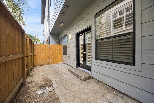 Building Photo - 6906 Sewanee St