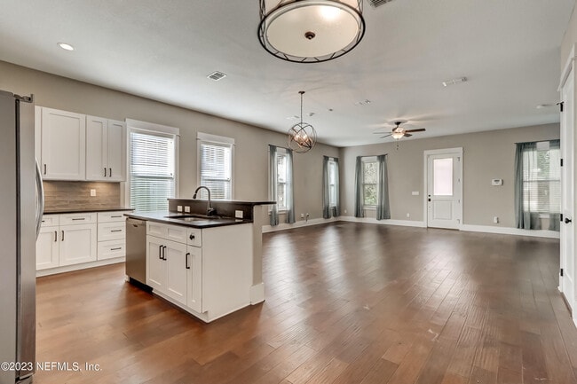 Building Photo - 1228 Willow Ct