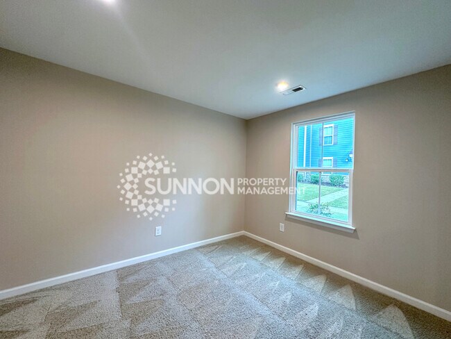 Building Photo - 3 Bedroom Townhome in Mountain Island