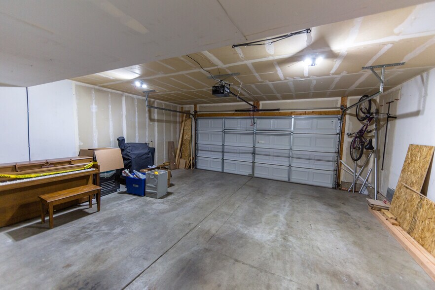 Building Photo - 1038 N 2525 W