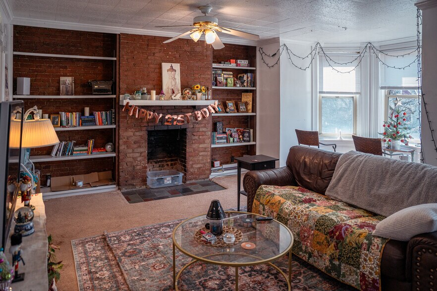 Building Photo - 627 S Negley Ave