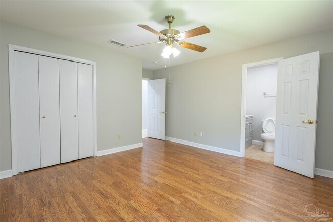 Building Photo - 848 Meadow Ln