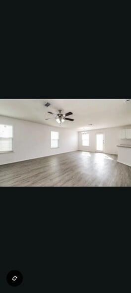 Building Photo - 552 Bridgeport Pl