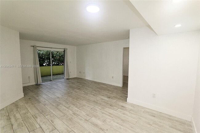 Building Photo - 10755 SW 108th Ave