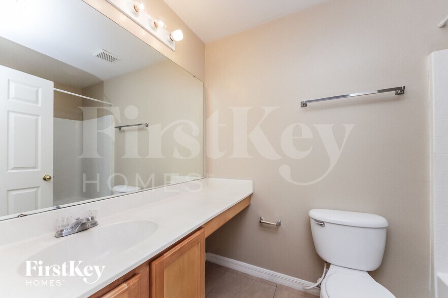 Building Photo - 917 Delano Ct