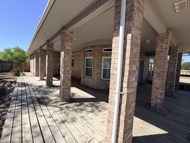 Building Photo - 5372 Wagon Trail