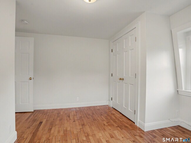 Building Photo - 38 W Morgan Ave