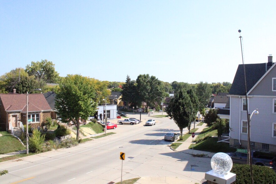 Building Photo - 2621 S Howell Ave