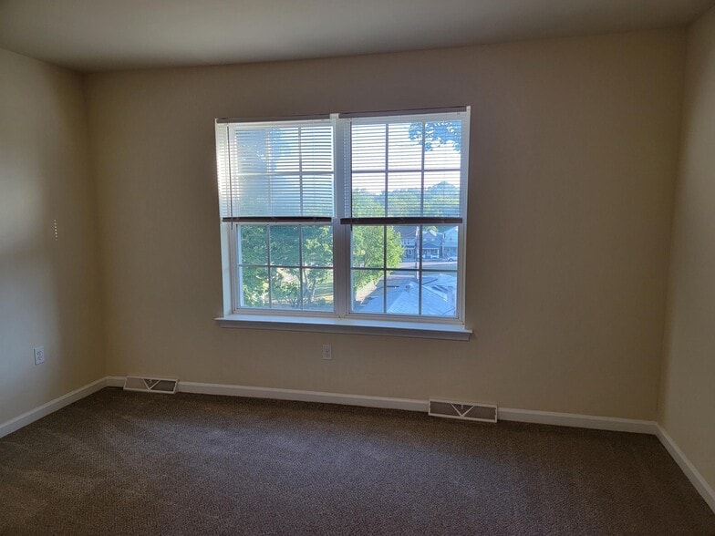 Building Photo - 107 Park Place Cir