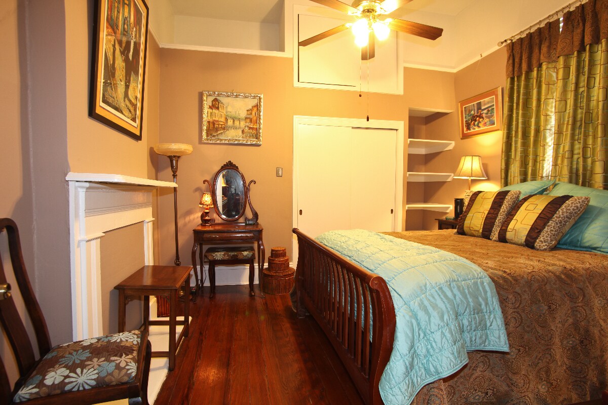 Bedroom with ample closet space, storage and a comfy bed! - 4634 Orleans Ave