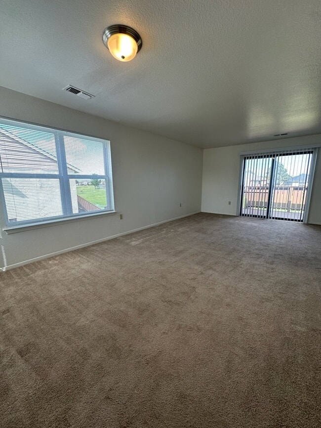 Building Photo - 1371 Dakota Dr