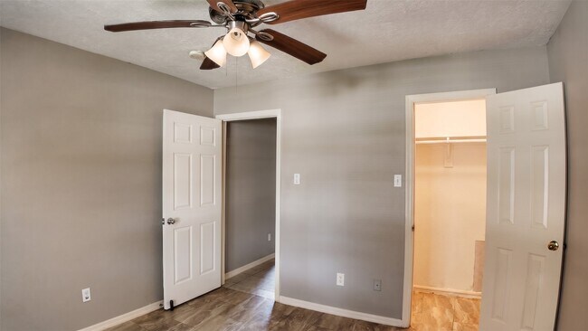 Building Photo - 13624 Sableglen Dr