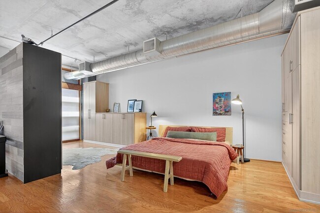 Building Photo - 877 Island Ave