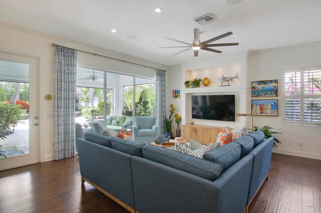 Building Photo - 136 Florence Dr