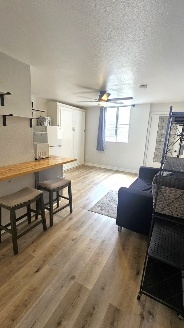 Primary Photo - Studio, 1 covered parking with Murphy bed
