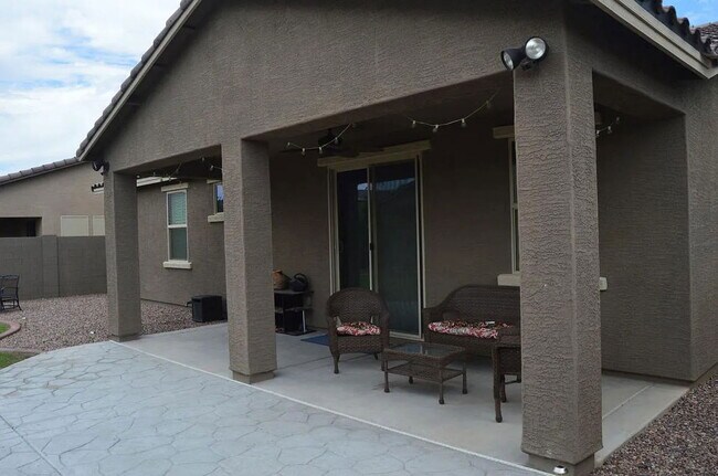 Building Photo - 15728 N 182nd Ln