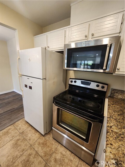 Building Photo - 13115 Le Parc Blvd