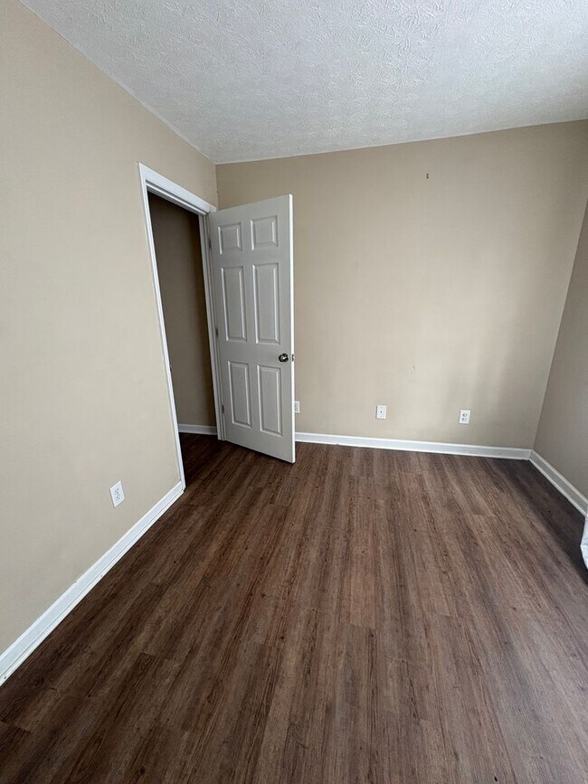 Building Photo - 2 bedroom 2 Bath Apartment