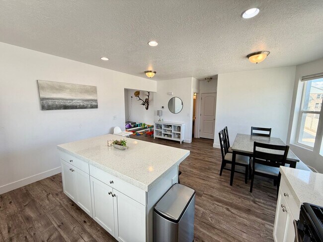 Building Photo - 1780 W Torlundy Dr