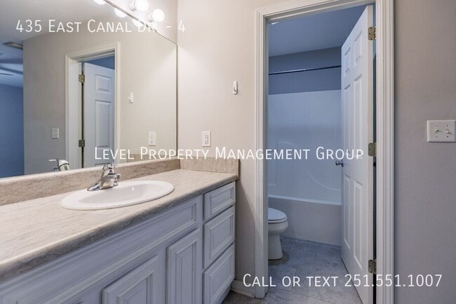 Building Photo - 435 E Canal Dr