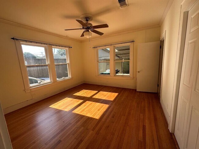 Building Photo - 6656 Sylvan Rd